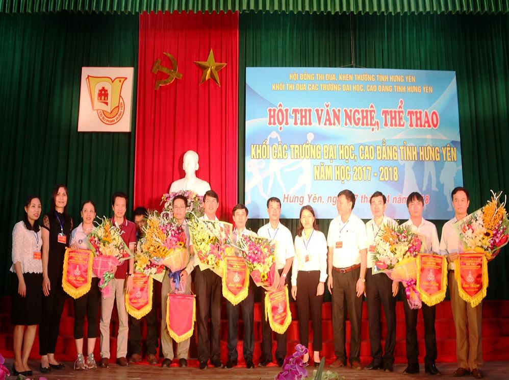 Trường Đại học SPKT Hưng Yên tham gia Hội thi Văn nghệ thể thao của Khối thi đua các trường Đại học,